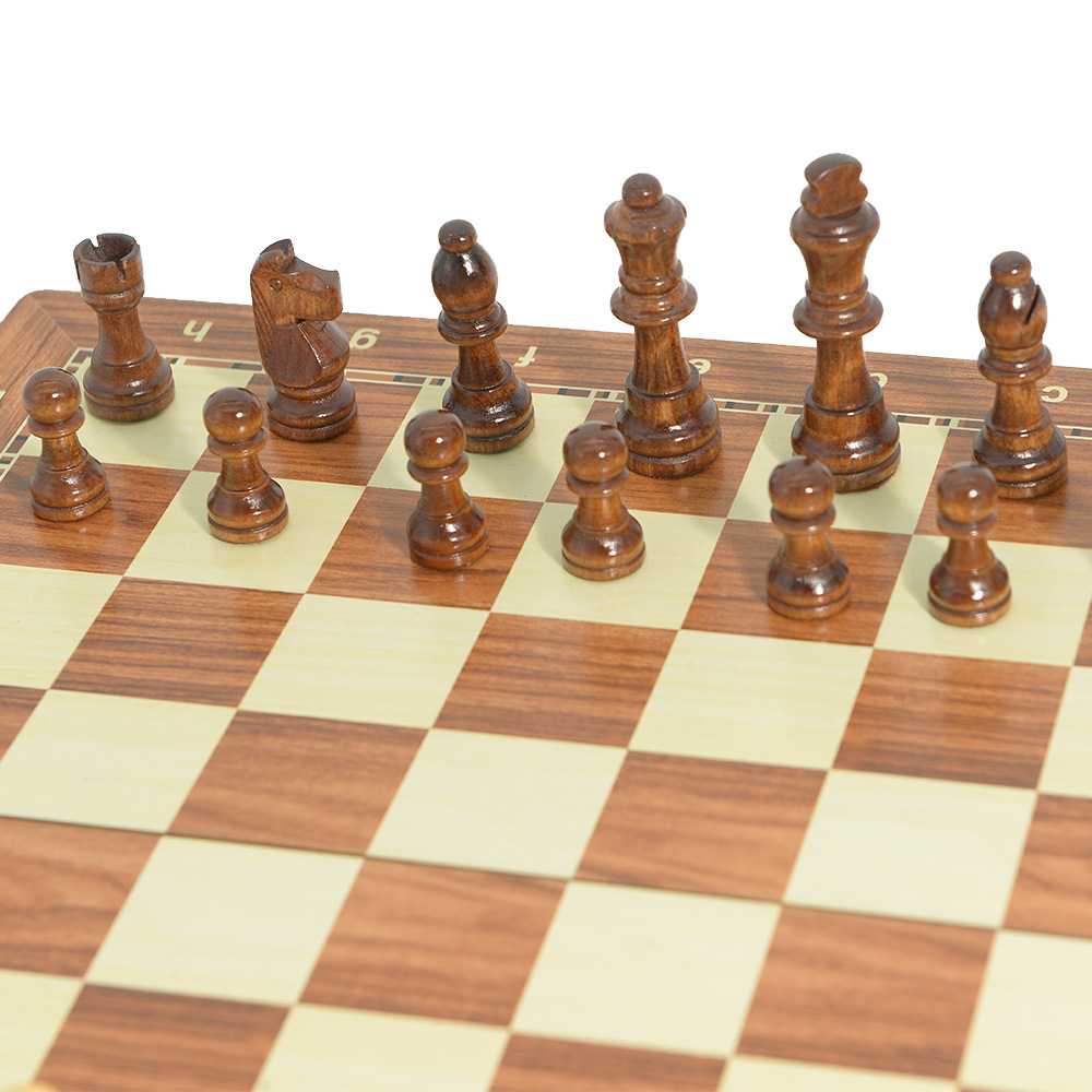 Magnetic Wooden Folding Chess  - Board Game Yearbook avaliação e preço