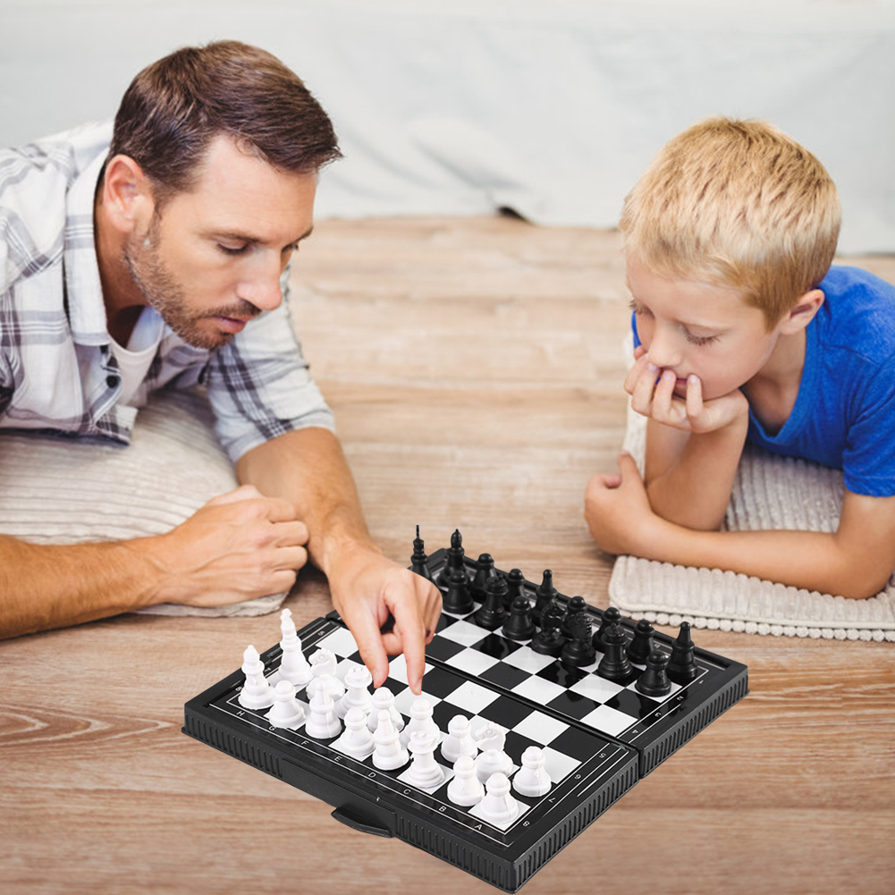 Mini Chess Board Interesting C - Board Game Yearbook avaliação e preço