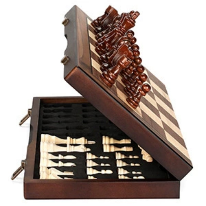 Wooden Magnetic Chess Set for  - Board Game Yearbook avaliação e preço