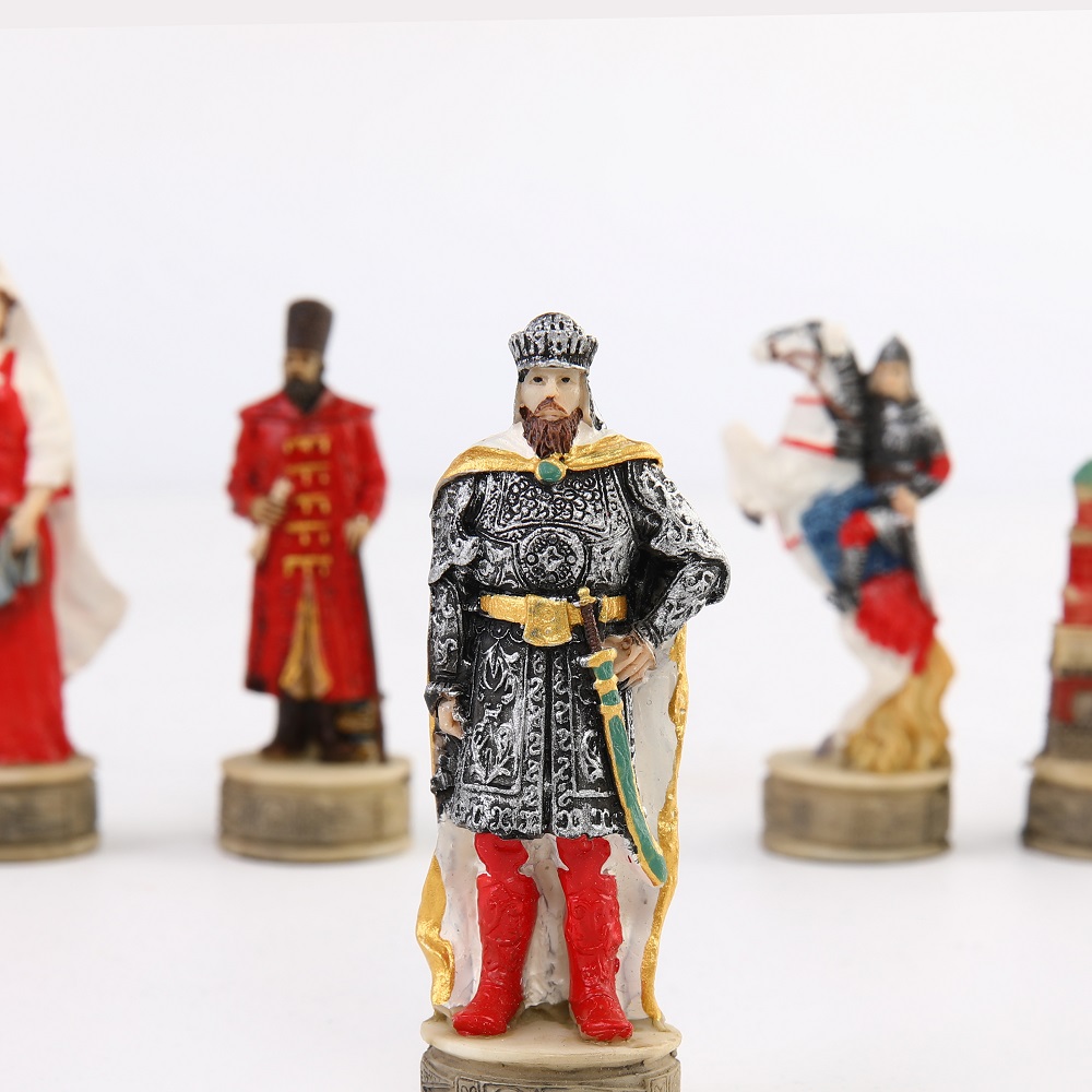 War-themed Chess Set Genghis K - Board Game Yearbook avaliação e preço