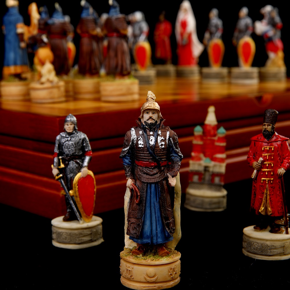 War-themed Chess Set Genghis K - Board Game Yearbook avaliação e preço